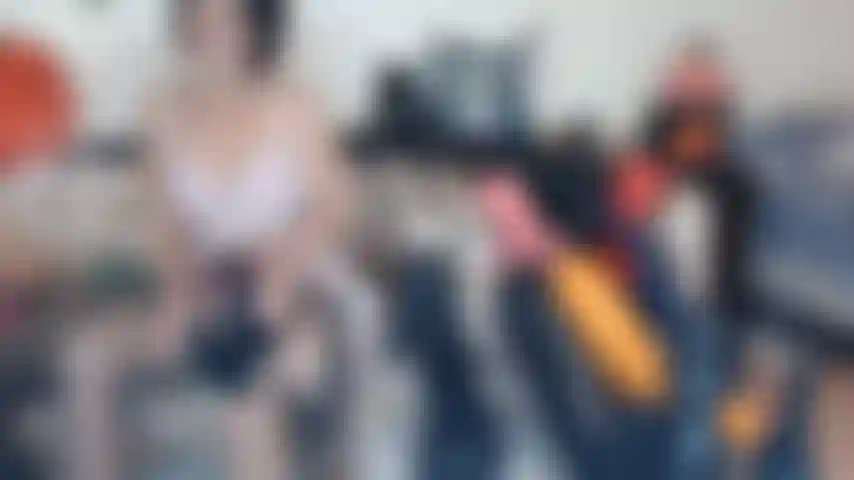 Mi scopo un grosso cazzo di nylon duro.