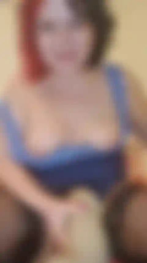 Gioco con un grosso dildo.