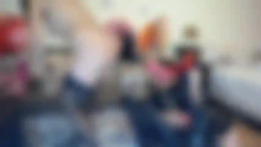Profonda con diversi grossi dildo.