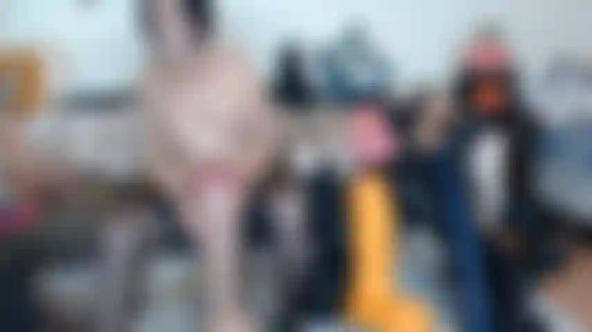 Boris mi strappa la figa.