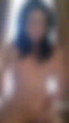 Nuda e cattiva in un hotel.