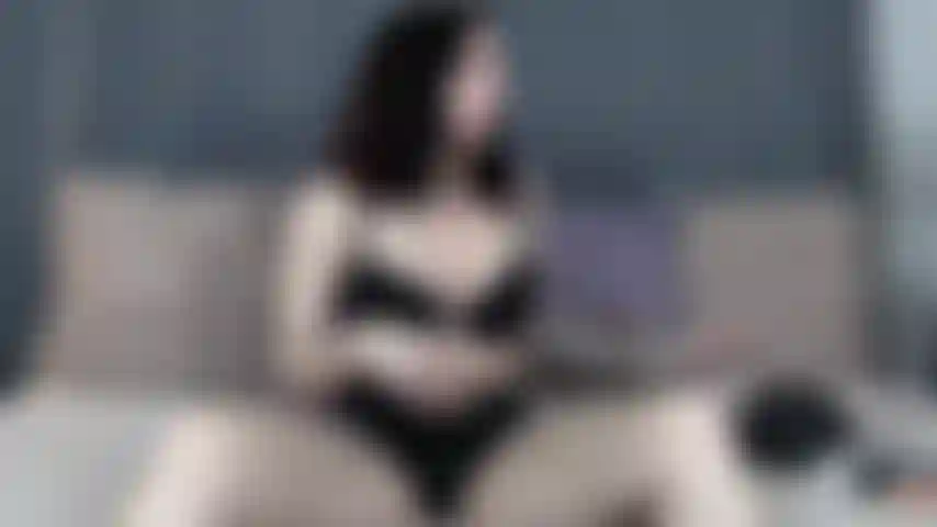 Mi masturbo con la maschera antigas.