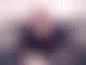 Guarda come mi fotto la figa da vicino in un tubino nero attillato.