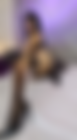 Che accarezza le mie belle gambe e ma.