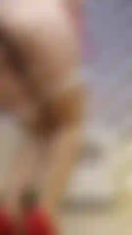 Una milf infermiera eccitata.