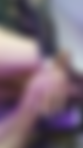 Che sposta la calzamaglia per toccarmi la figa.