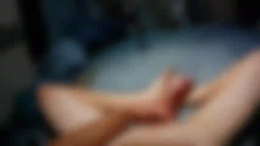 Che accarezza un grosso cazzo.