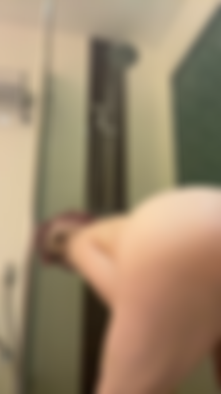 Che fa twerking sotto la doccia / metà del corpo.