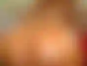 Guardami scuotere quel culo e versare olio su tutte le mie grandi tette e sul mio culo. Mentre ti do qualche sporca istruzione per masturbarti. Sei pronta a prosciugarti le palle mentre conto alla rovescia?!!