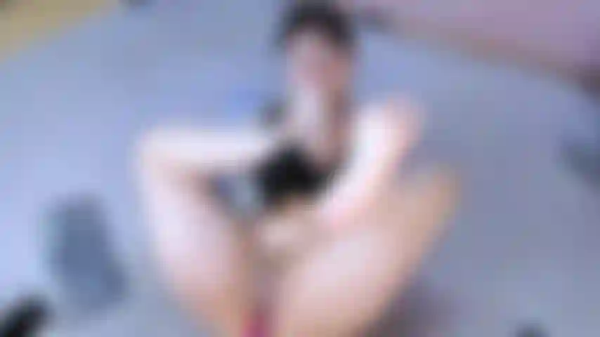 Suck my feet while you fuck me