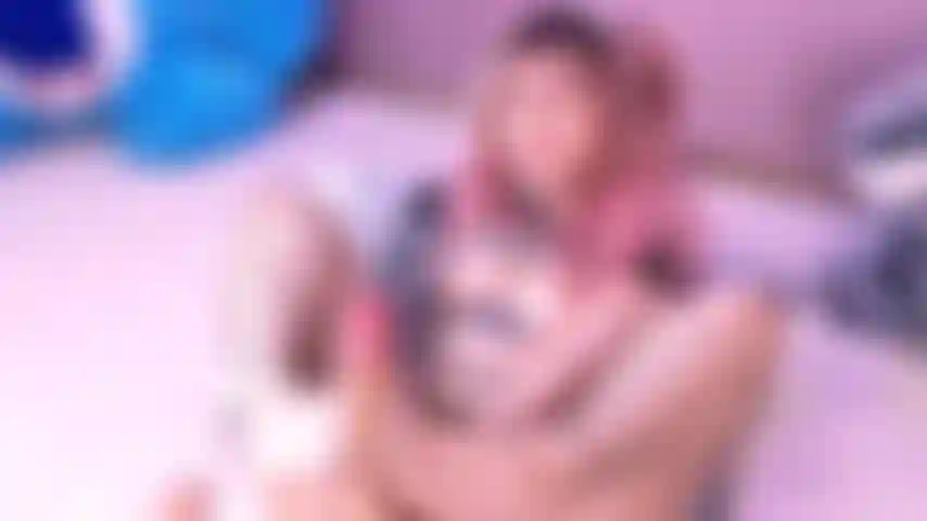 Entra nella mia figa bagnata e scopami senza controllo 🍑.