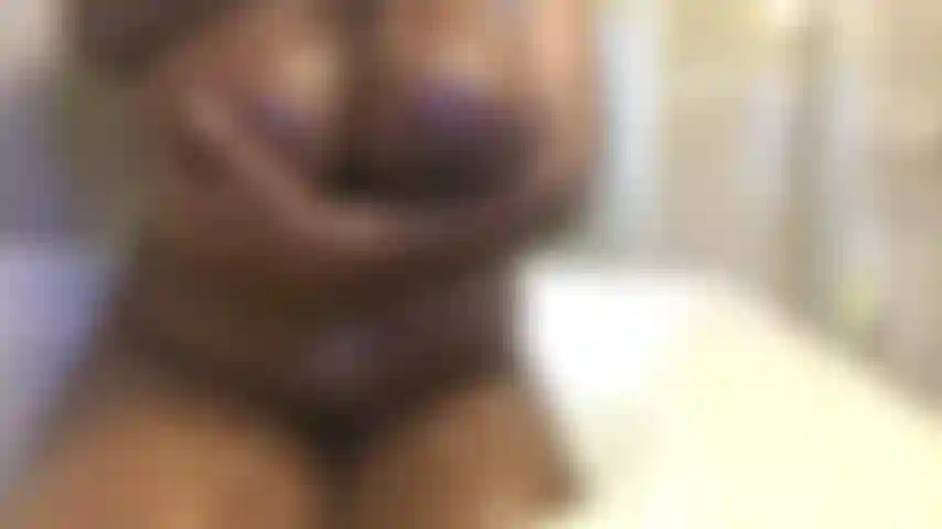 Arrapata nella vasca da bagno.