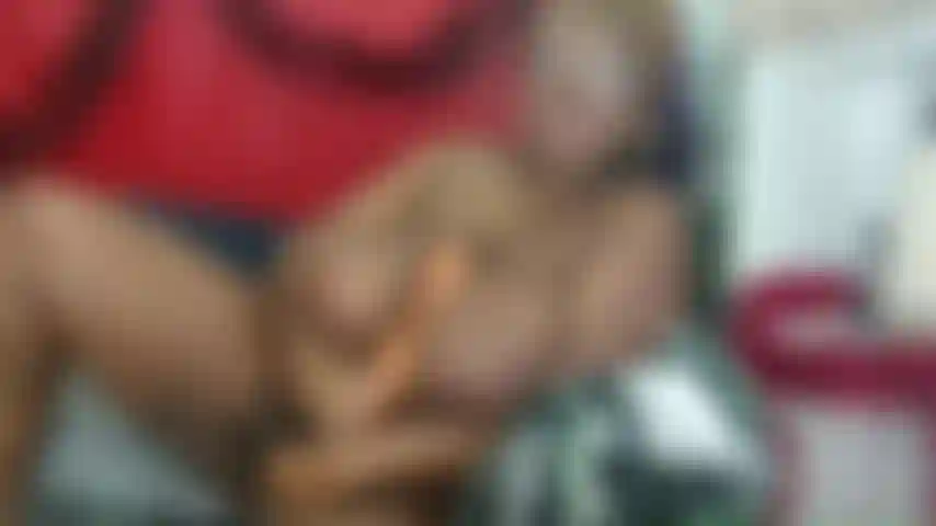 La tua dea amazzonica schizza e crema su tutto il tuo cazzo bianco.