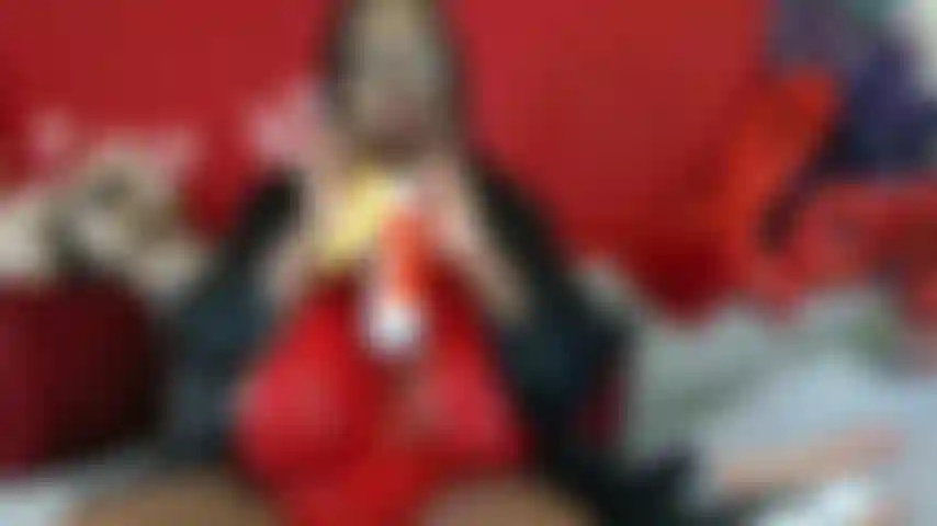 Squirty cream ass gioca a san valentino speciale.