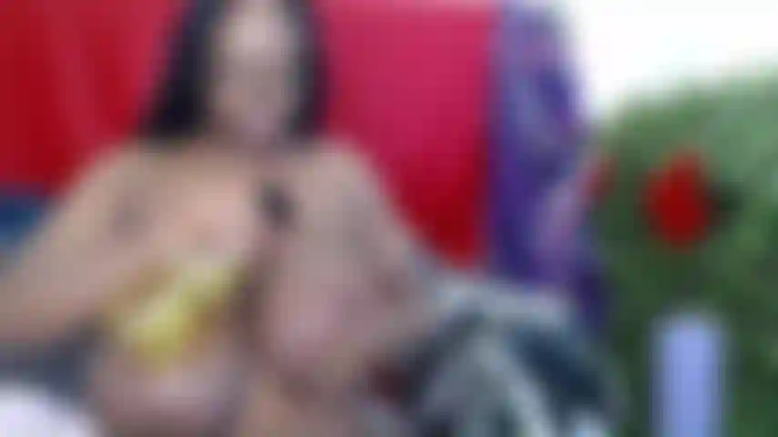 Fanculo queste tette nere unte.