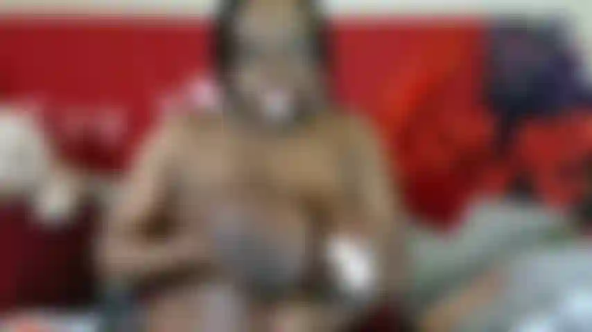 Speciale di san valentino che sputa panna montata sulle tette.