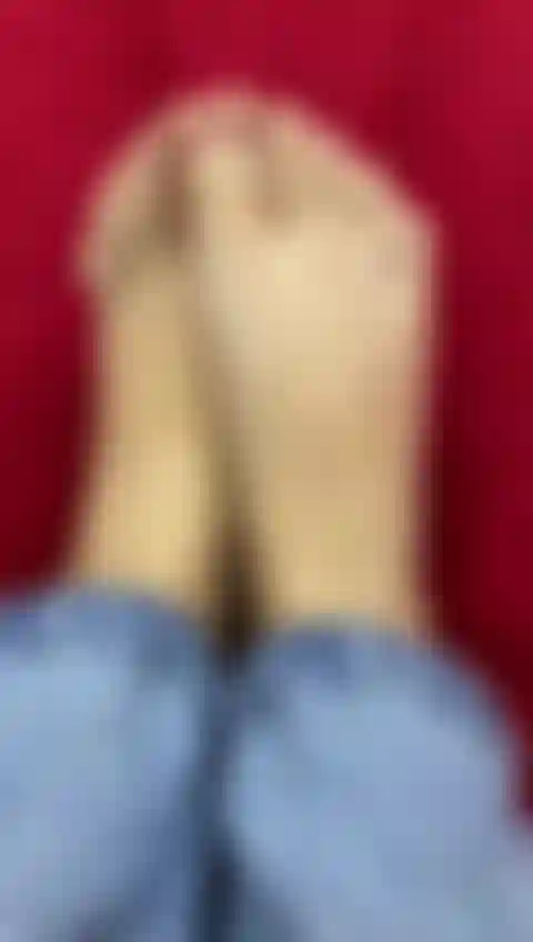 I miei piedi sexy per te.