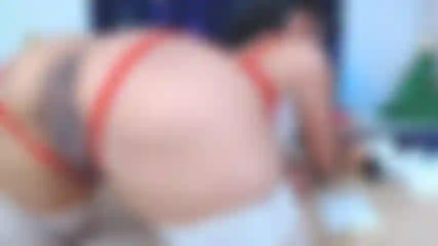 Completamente nuda ti mostro i miei buchi.