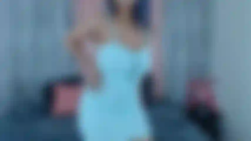 Spogliarello sexy e masturbazione.