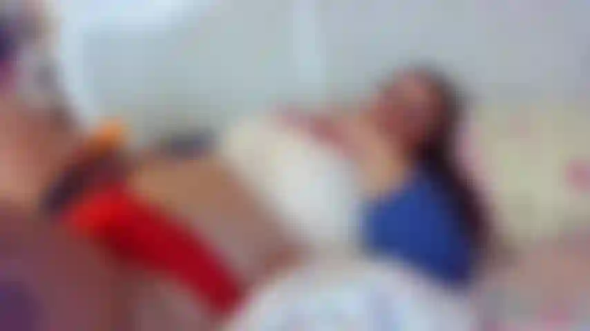 Che gioca con i suoi giocattoli.