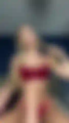 Faccio un pompino sciatto e una sega.