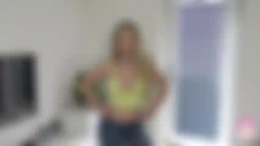 Matrigna ricattata con creampie anale.