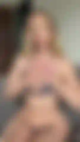 Mi spoglio e scuoto il sedere.