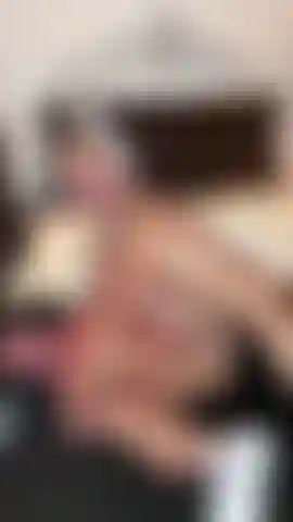 Un piccolo assaggio 🫣 di quello che puoi vedere in privato/esclusiva.. Un grosso cazzo caldo che scivola dentro e fuori di lui.