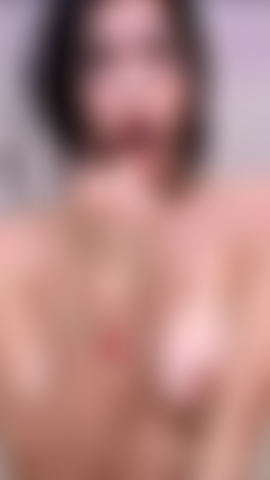 Sussurra mezzanotte.