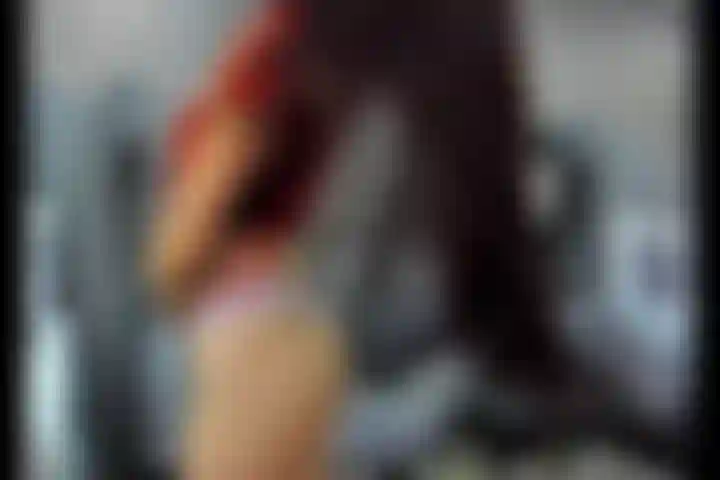 Spazzolando_i_mi_capelli_lunghi.