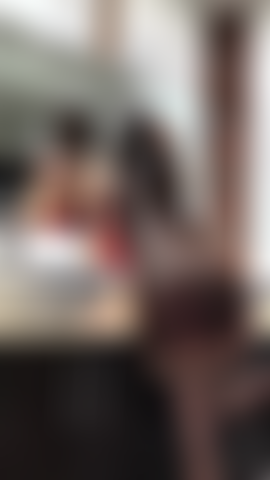 Sola nel mio bagno senza mutandine.