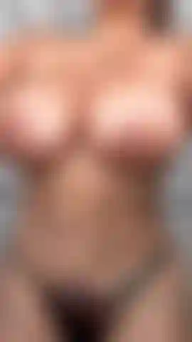 Bellissimi seni lucenti che rimbalzano senza sosta.