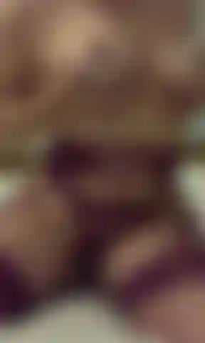 Guardami rimbalzare e giocare con queste tette vivace per te ..