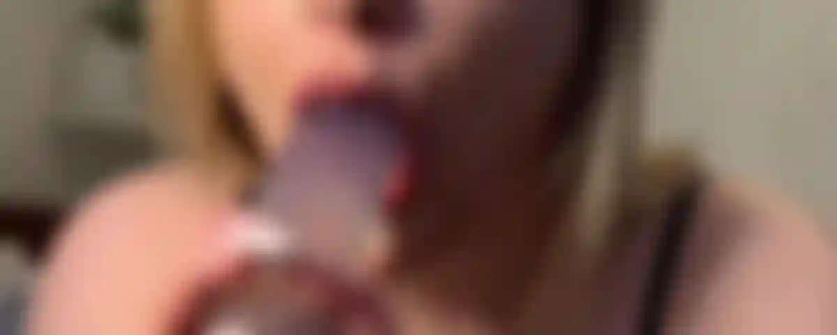 Succhio e mi imbavaglio il mio dildo per @deadlywisdom.. Goditi papà!