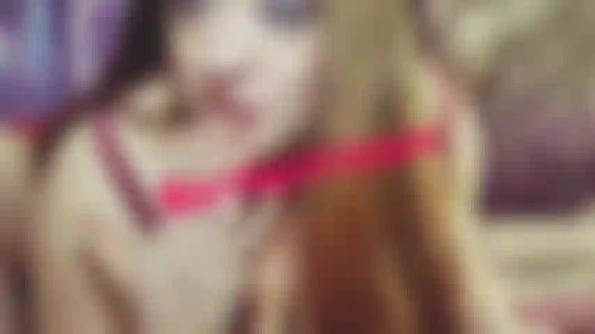 Una donna grassa e troia sexy che rimbalza sul culo grosso e grasso.