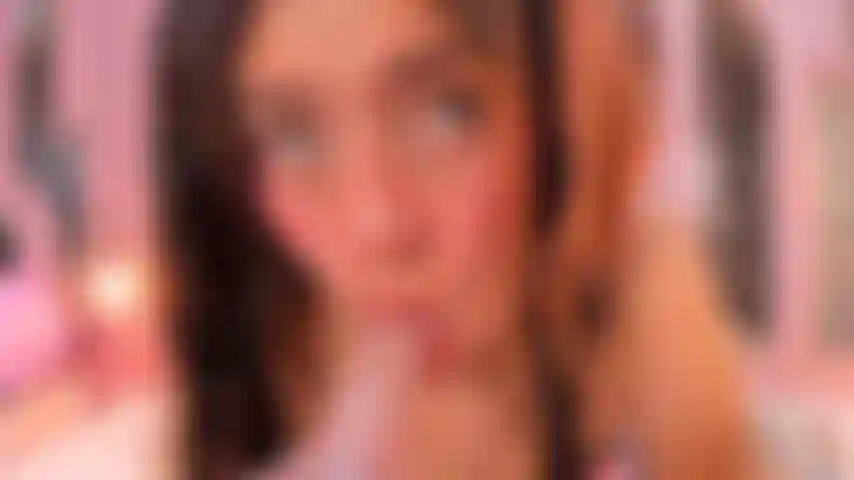 La mia bocca vuole avere il tuo cazzo dentro, riempirlo di saliva e farti eccitare così tanto che mi scopi così forte fino a spruzzarmi con tutto il tuo latte.