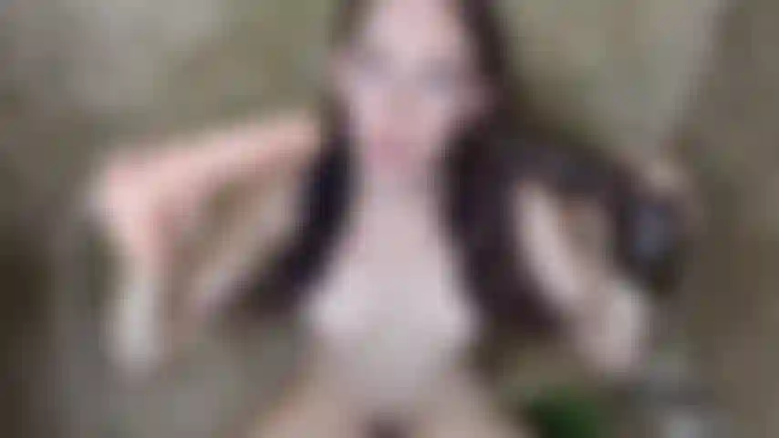 V258 bukkake doccia cazzi bianchi e neri.