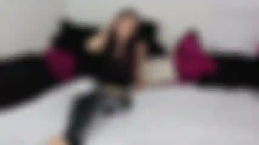 Ombelico v305 pieno di sperma.