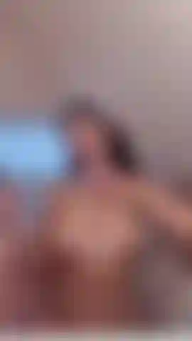 Join me for a naked strip tease whilst I massage oil all over my sexy body. I’d love for you to imagine your hands doing the work ;)