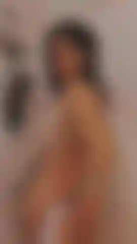 Faccio la ragazza cattiva sotto la doccia.