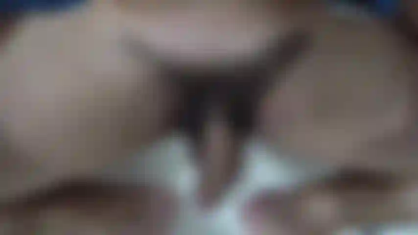 Mi taglio i peli pubici e li preparo per la rasatura :)) è stato molto da tagliare :))).