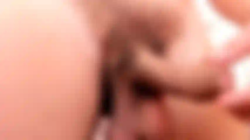 Primo piano del mio cazzo, palle, prepuzio e peli pubici.