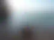 Mi rilasso su una piccola spiaggia.