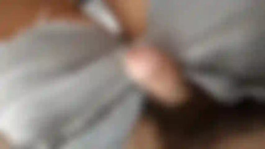Mi masturbo in pov, sparo un bel carico sui miei grossi pubi.