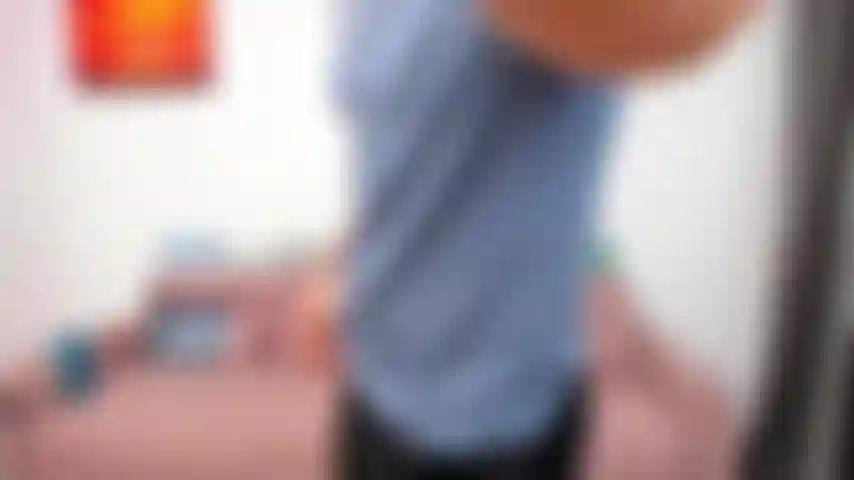 Mi fletto nudo e poi ti fotto.