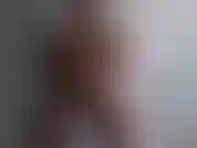 Mi masturbo e mostro il mio grosso cazzo da diverse angolazioni.