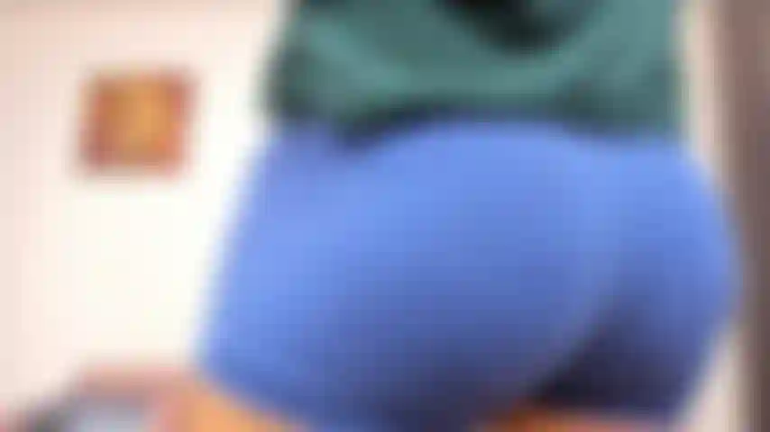 Ti permetto di adorare il mio culo per tutto il tempo che vuoi.