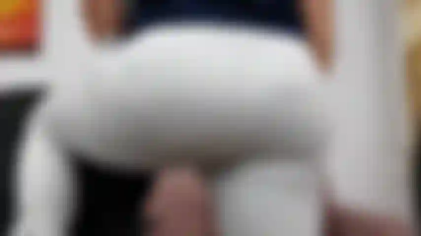 Metto in mostra il culo in pantaloni della tuta, chiacchiere sporche, dominazione.