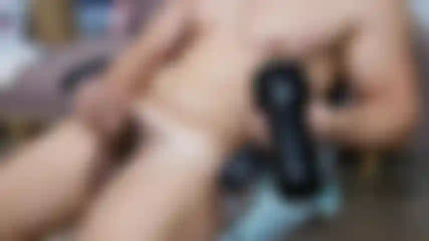 E il risultato delle carezze con il kiiroo stroker... Guarda quel cazzo che gocciola.