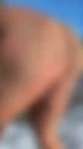 Vuoi giocare con quel culo sabbioso?